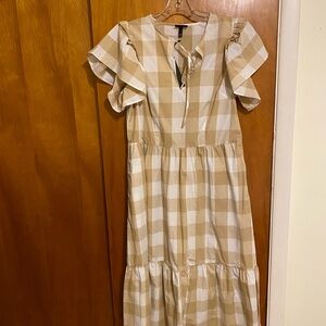 Who What Wear Tan and White Plaid Bell Short Sleeve Dress